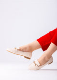 Load image into Gallery viewer, Ornamental Strap Flat-beige
