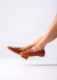 Load image into Gallery viewer, Ornamental Strap Flat-camel
