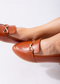 Load image into Gallery viewer, Ornamental Strap Flat-camel
