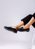 Load image into Gallery viewer, Square Toe Studded Flats-black
