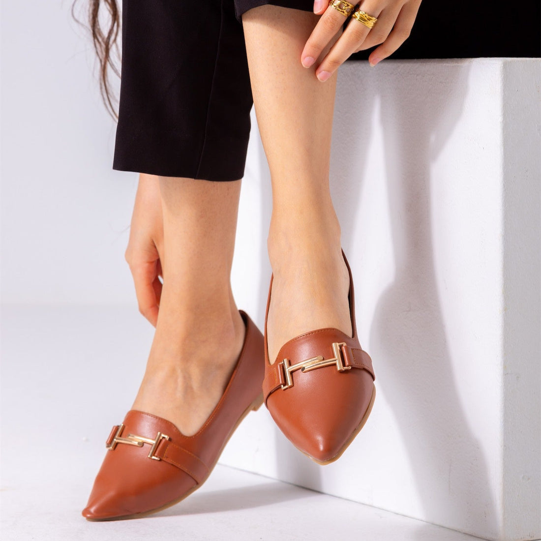 The Audrey Buckle Flat-camel