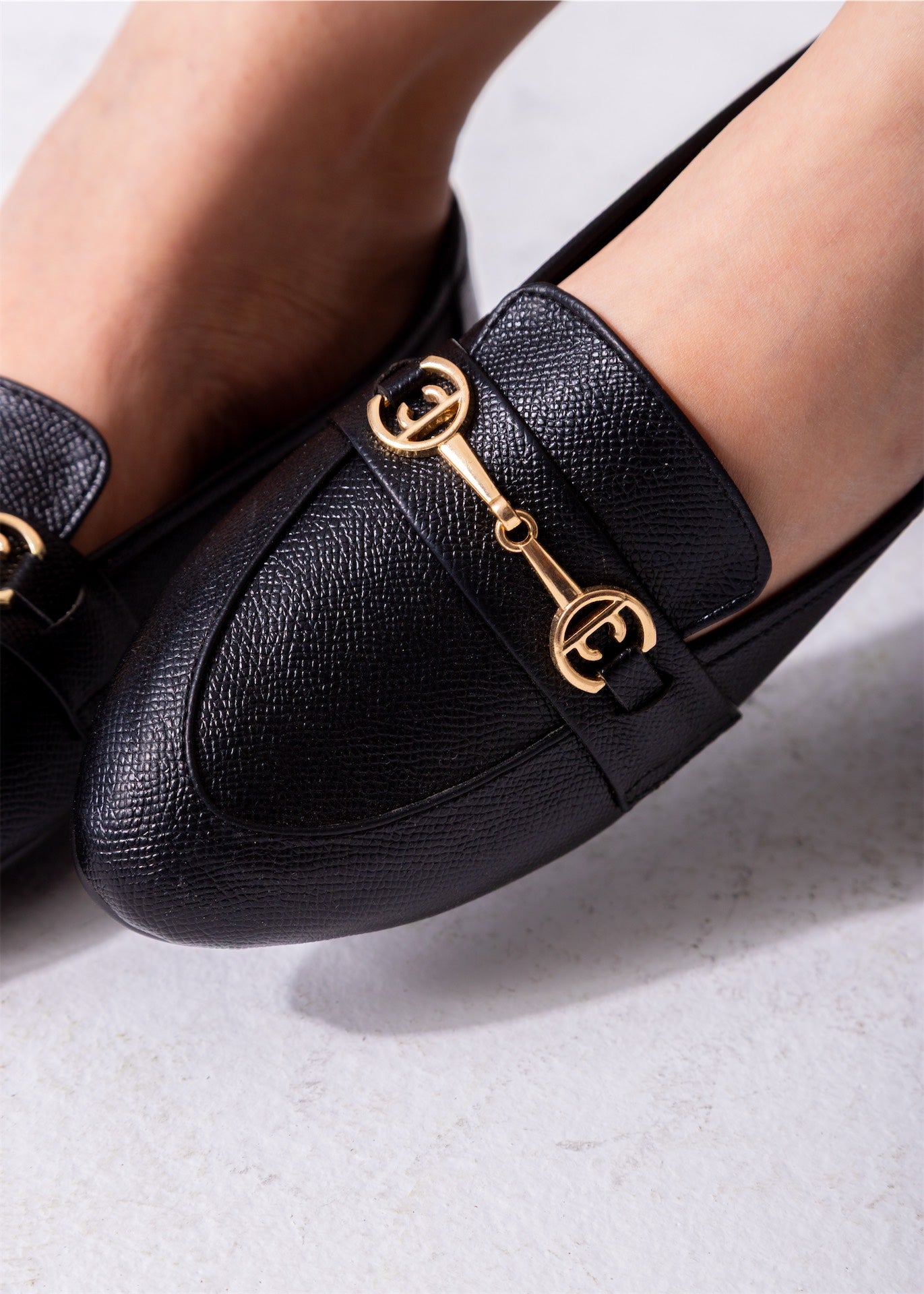 The Equestrian Flat-black