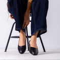 Load image into Gallery viewer, The Alligator Flat-black
