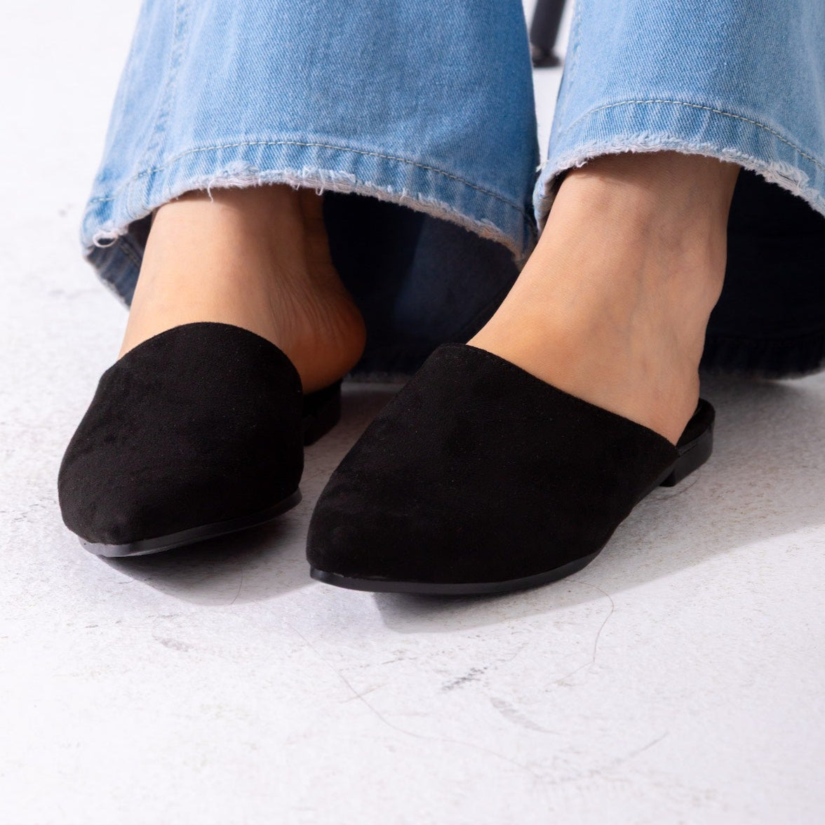 Pointed Toe Suede Mules-black