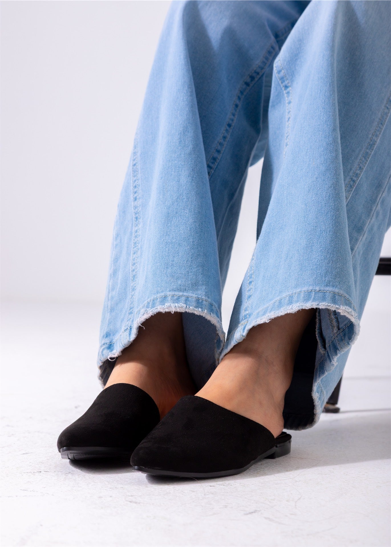 Pointed Toe Suede Mules-black