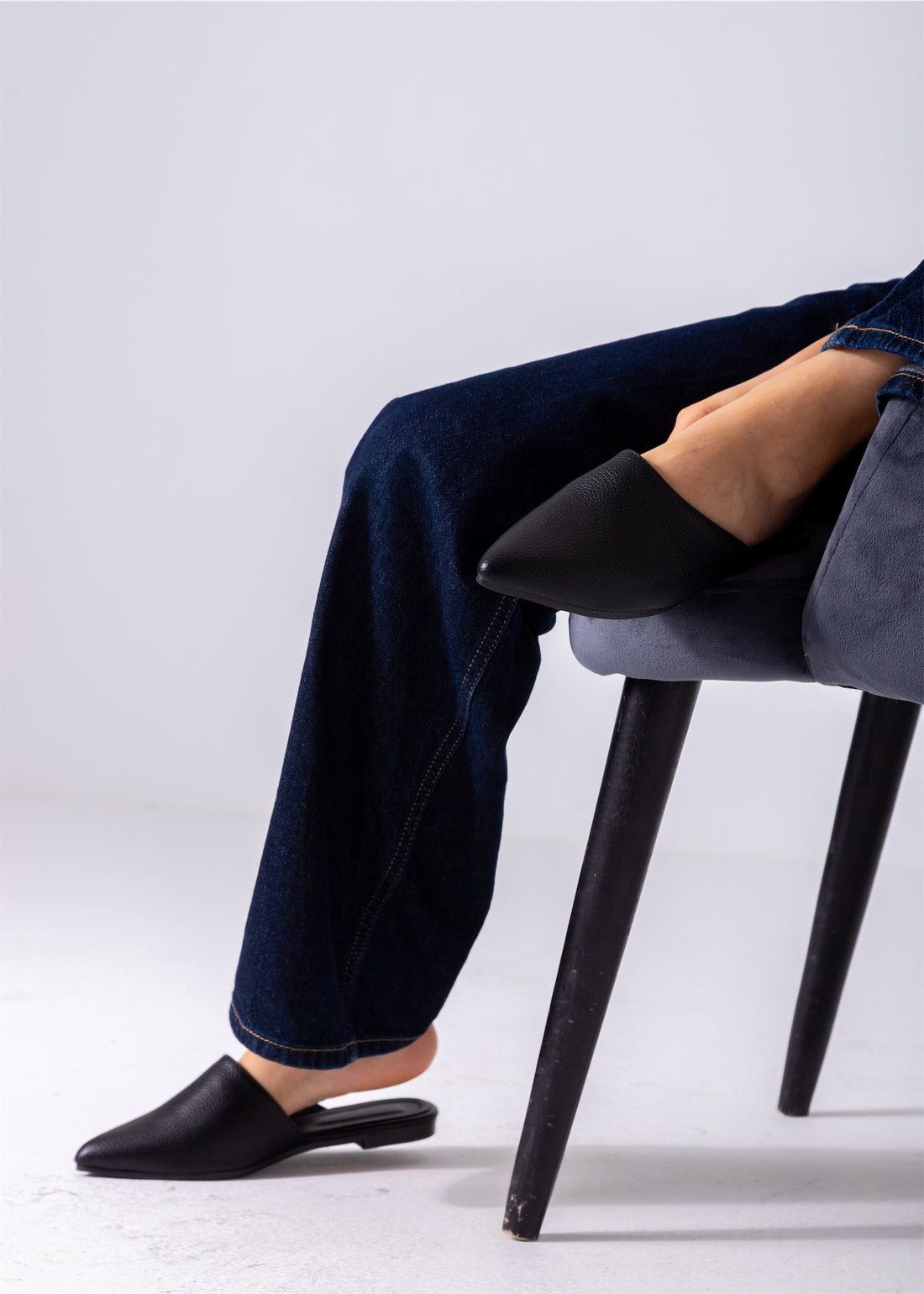The Luna Mule-black