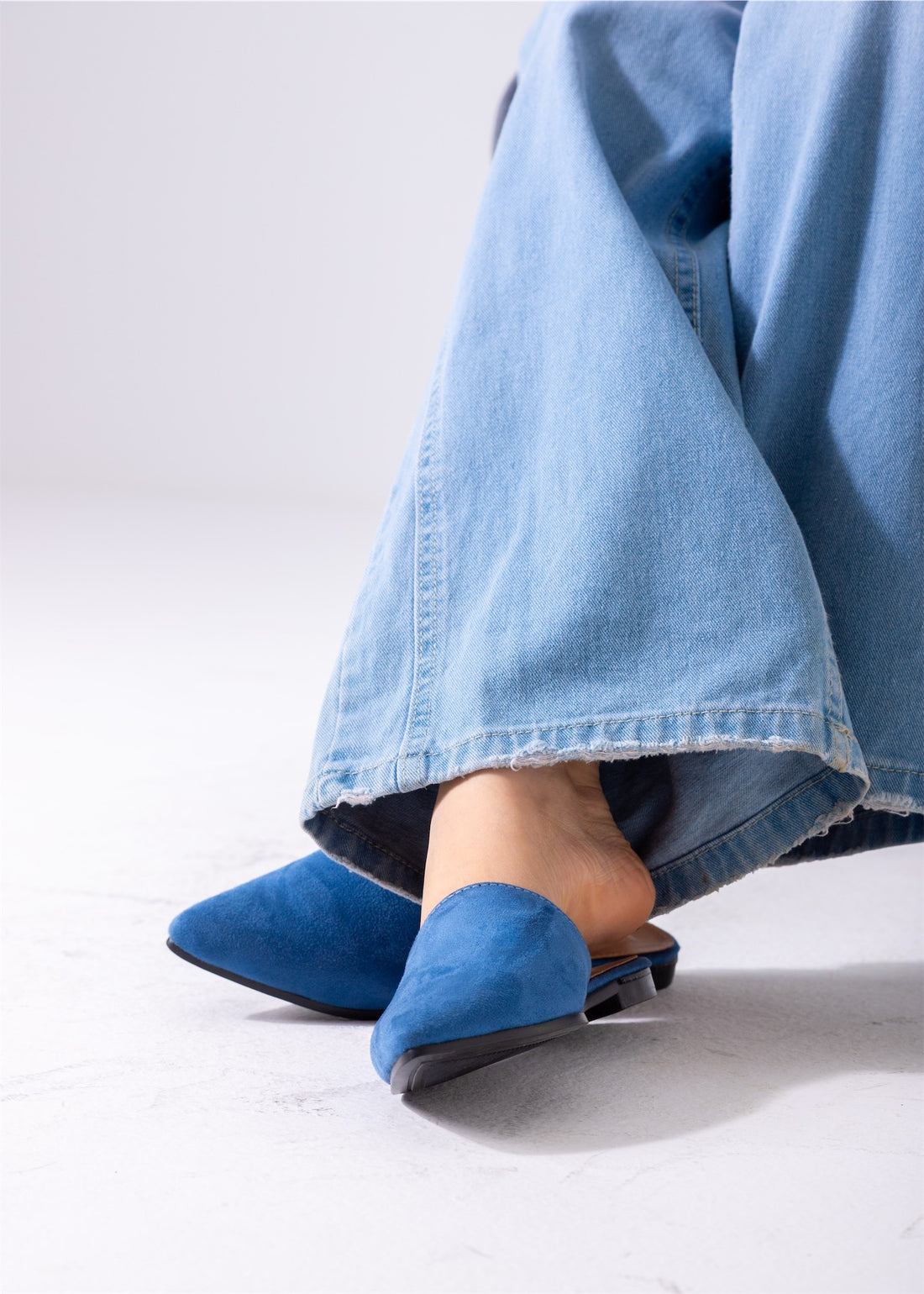 Pointed Toe Suede Mules-blue