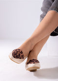 Load image into Gallery viewer, The Leopard Print Flat-beige
