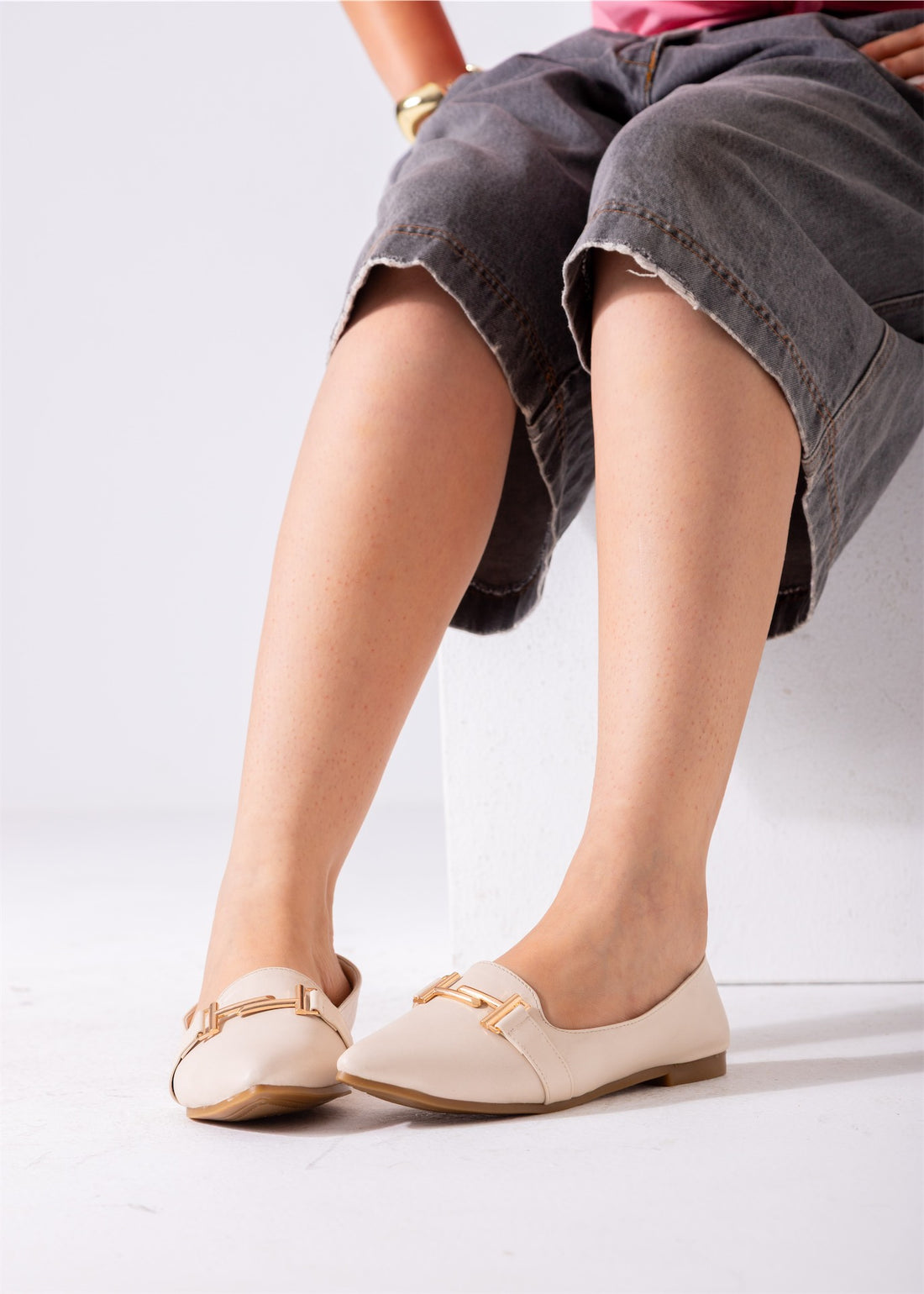 The Audrey Buckle Flat-beige