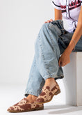Load image into Gallery viewer, Animal Print Slip-On Flat-beige
