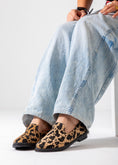 Load image into Gallery viewer, Animal Print Slip-On Flat-beige & black
