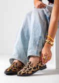 Load image into Gallery viewer, Animal Print Slip-On Flat-beige & black
