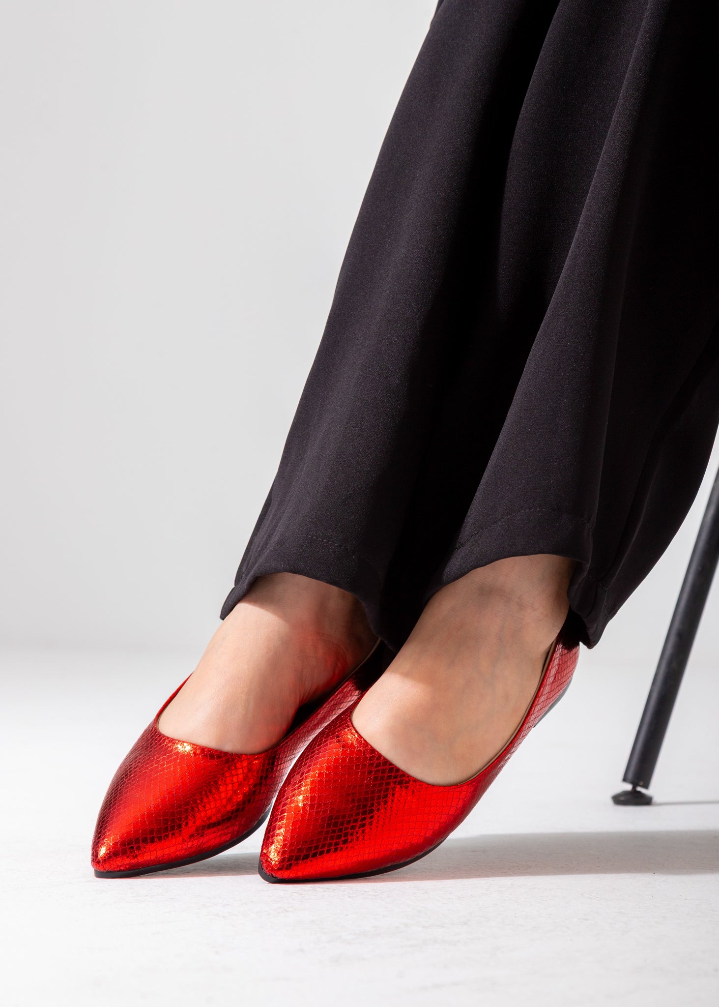 The Cobra Sling Flat-red