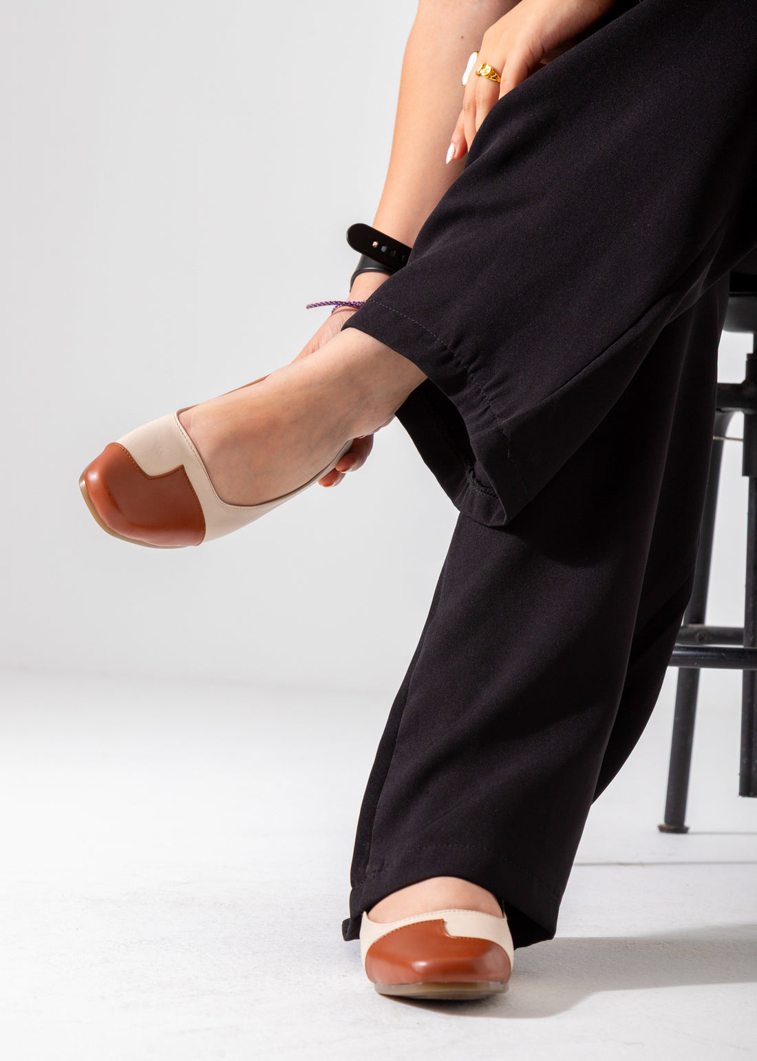 The Contrast Toe Flat-beige