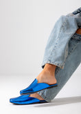 Load image into Gallery viewer, Metallic Snake-Embossed Mule-blue
