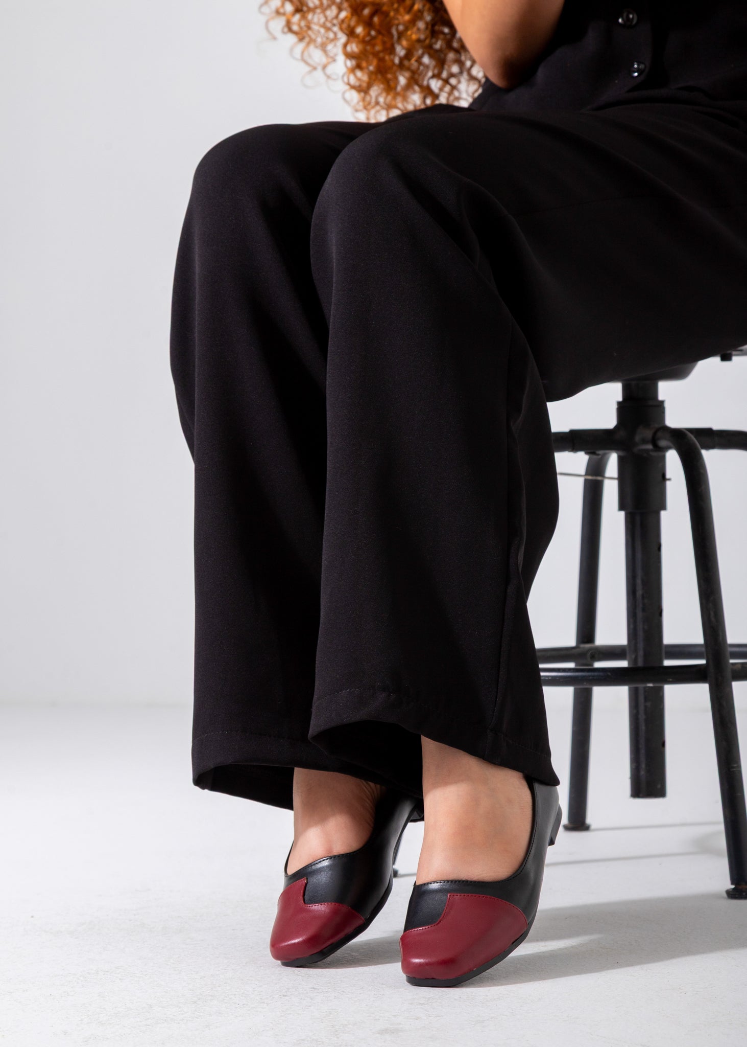 The Contrast Toe Flat-black