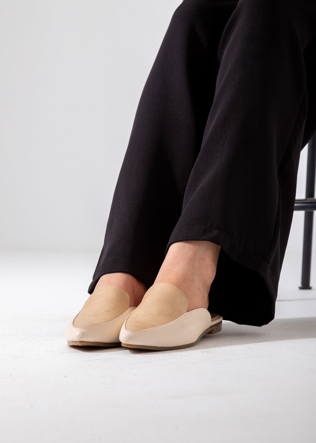Croc-Embossed Pointed Mule-beige