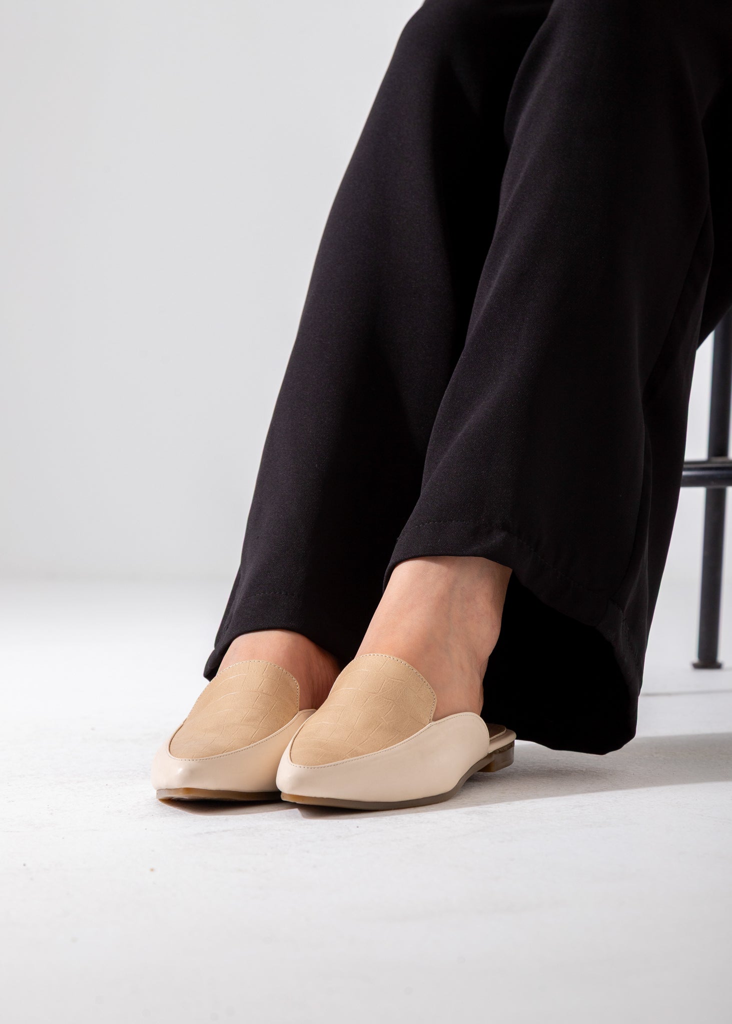 Croc-Embossed Pointed Mule-beige