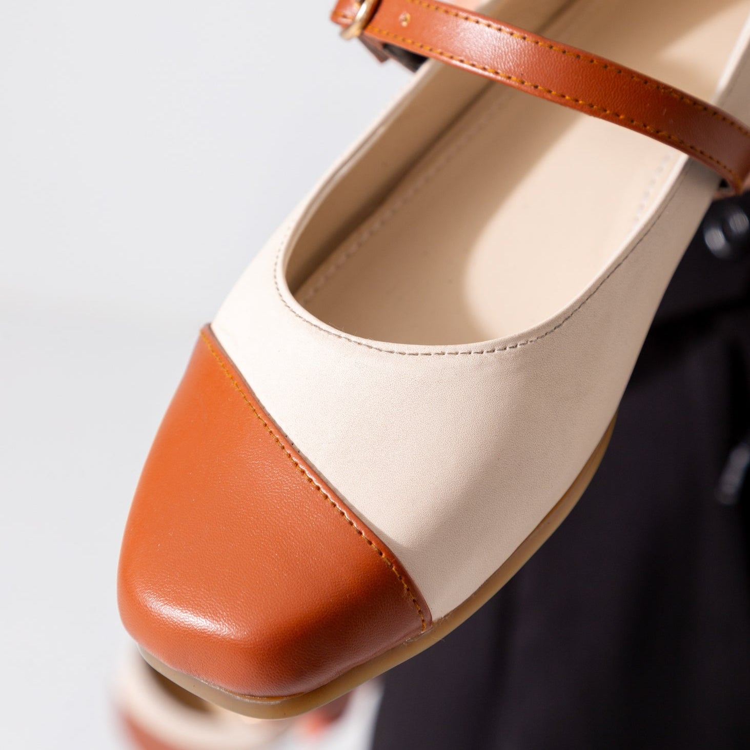 Two-Tone Strappy Flat-beige