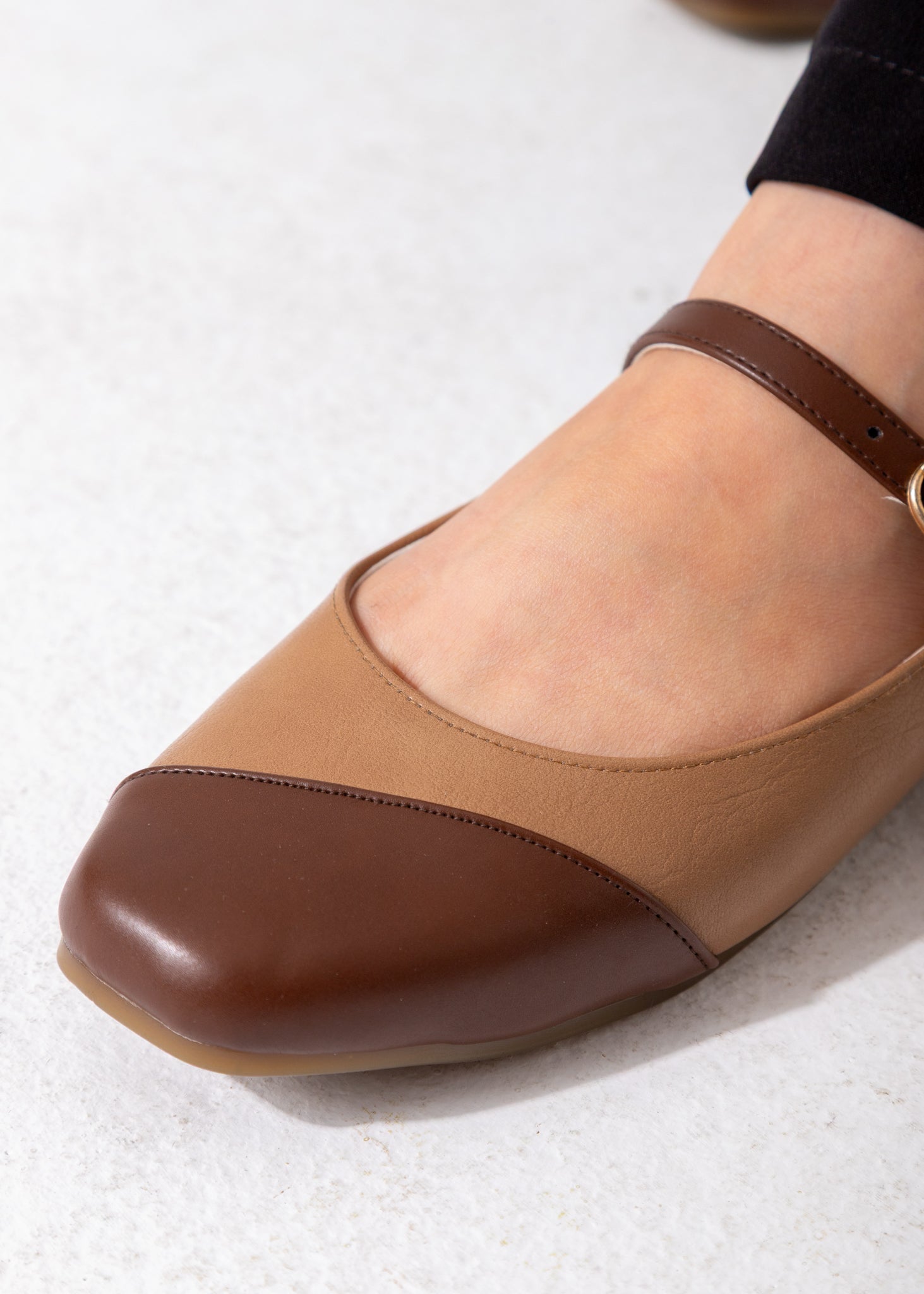 Two-Tone Strappy Flat-cafe