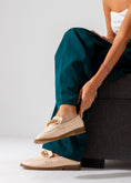 Load image into Gallery viewer, Grain-Textured Loafer-beige
