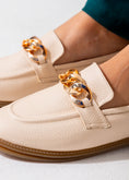 Load image into Gallery viewer, Grain-Textured Loafer-beige
