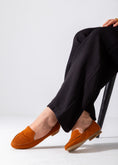 Load image into Gallery viewer, Suede Classic Slip-On Flat-camel
