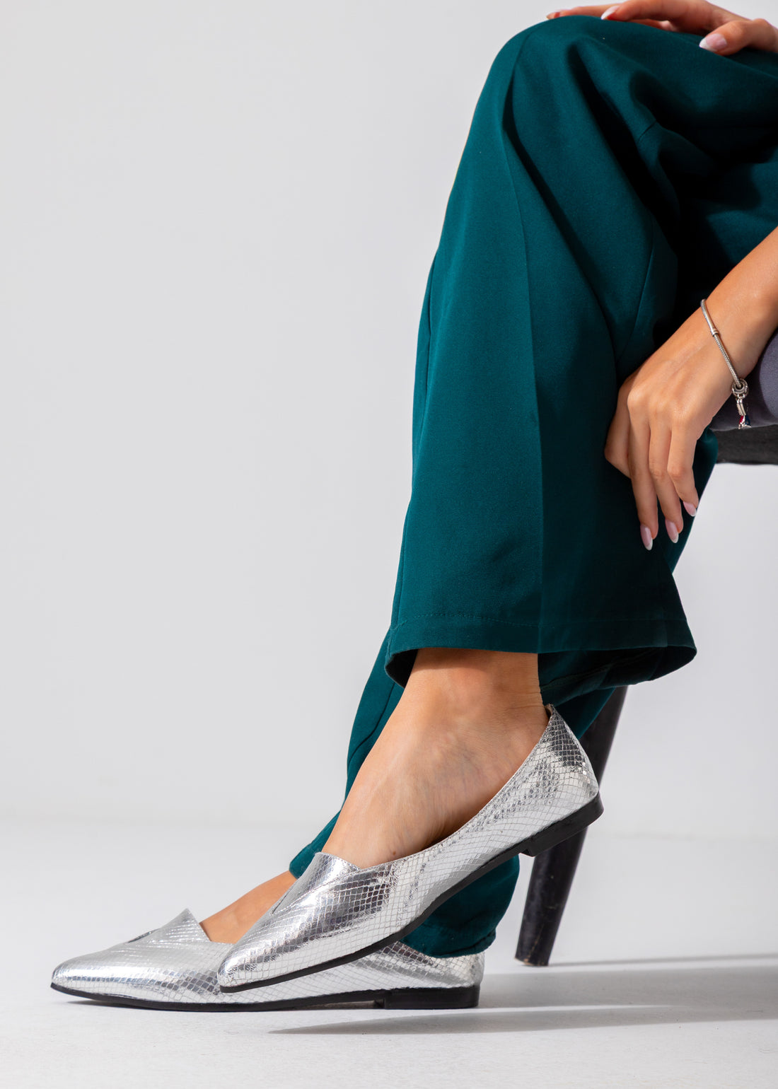 Shimmering Metallic Flat-sliver