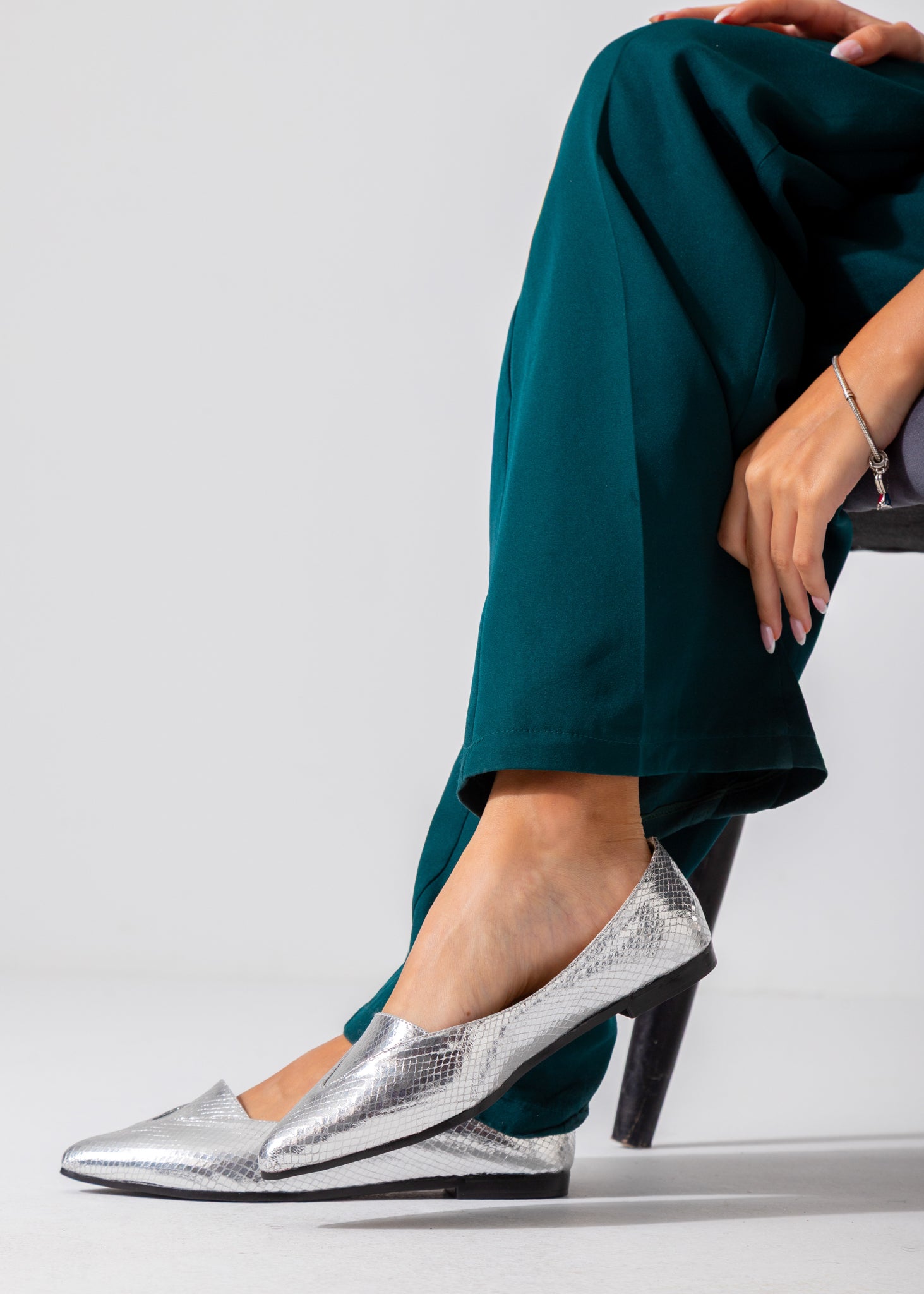 Shimmering Metallic Flat-sliver