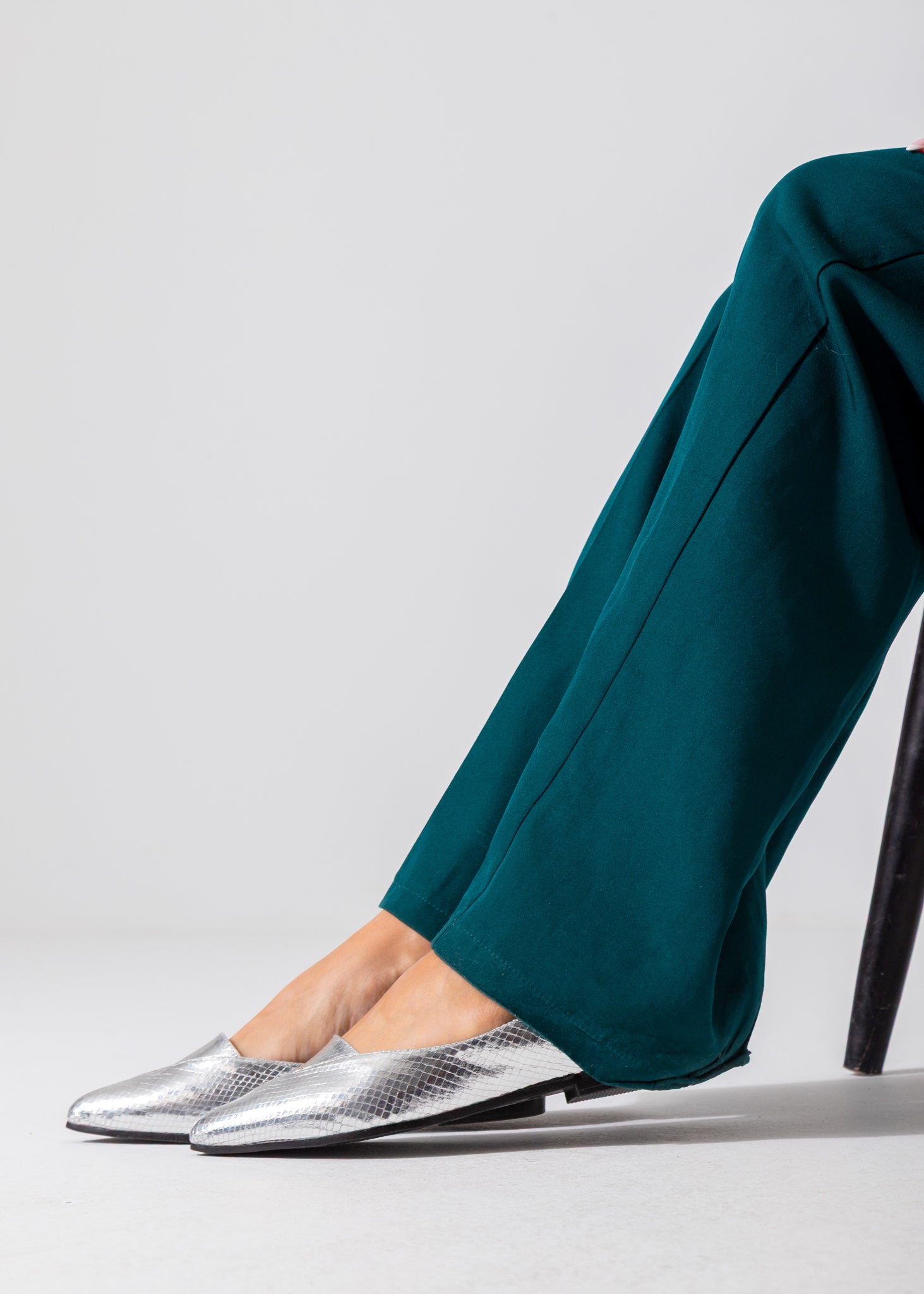 Shimmering Metallic Flat-sliver