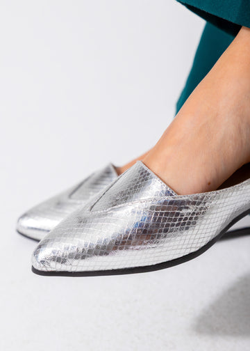 Shimmering Metallic Flat-sliver