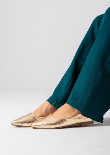 Shimmering Metallic Flat-gold