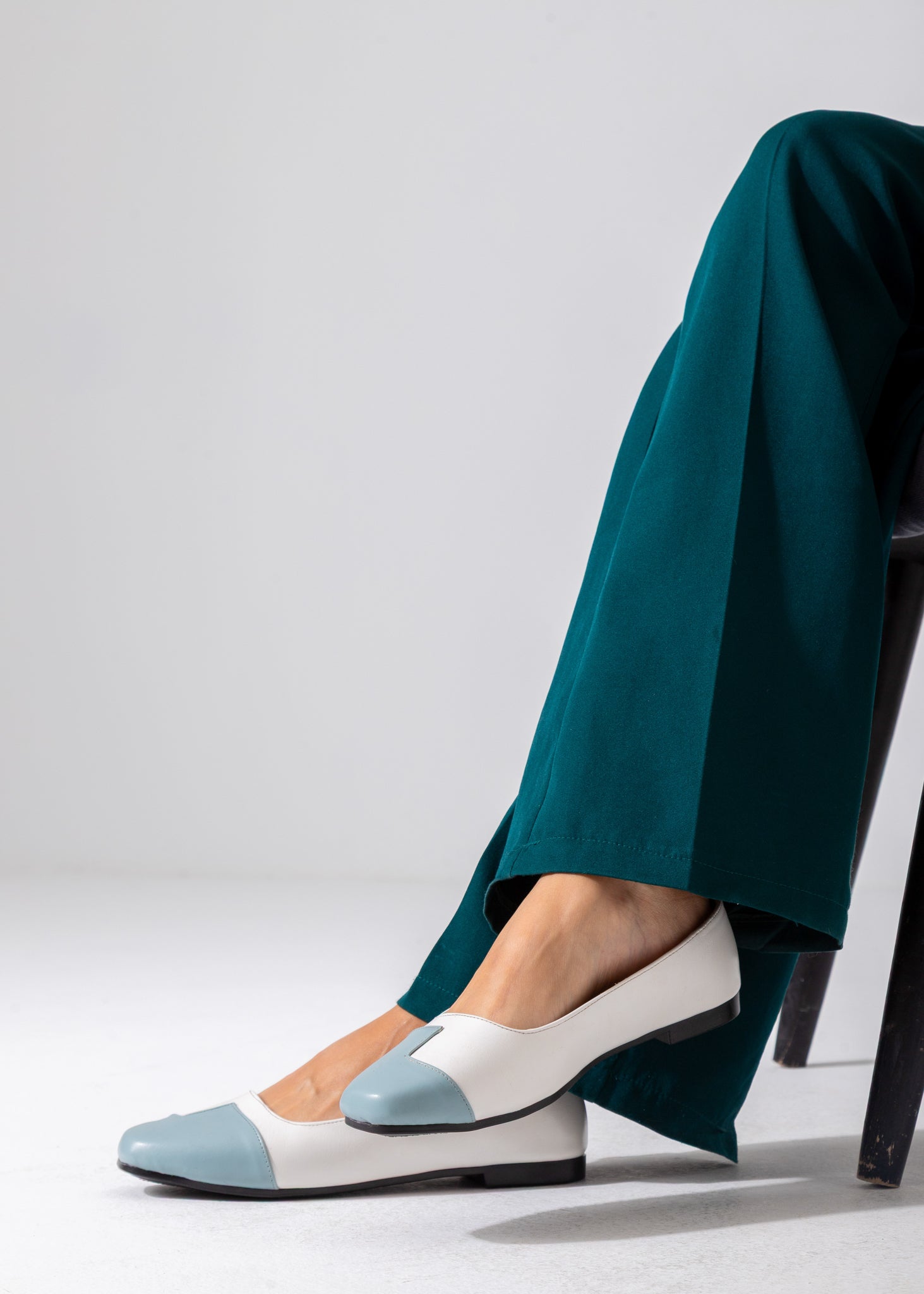 The Contrast Toe Flat-white