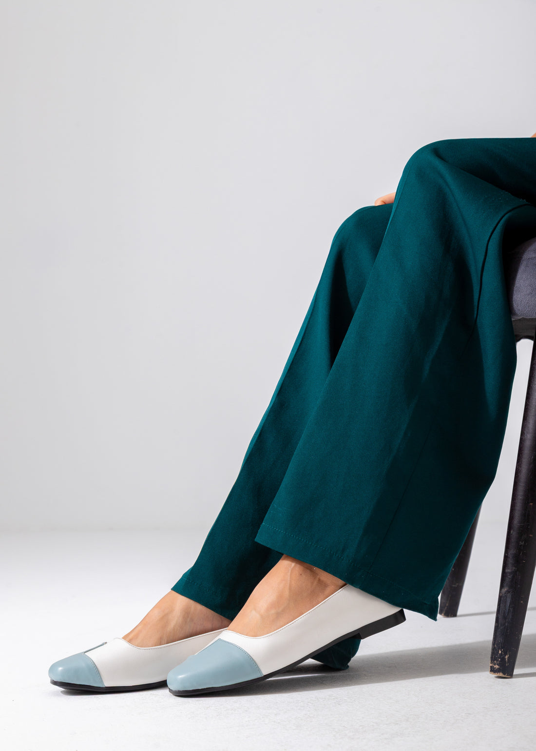 The Contrast Toe Flat-white