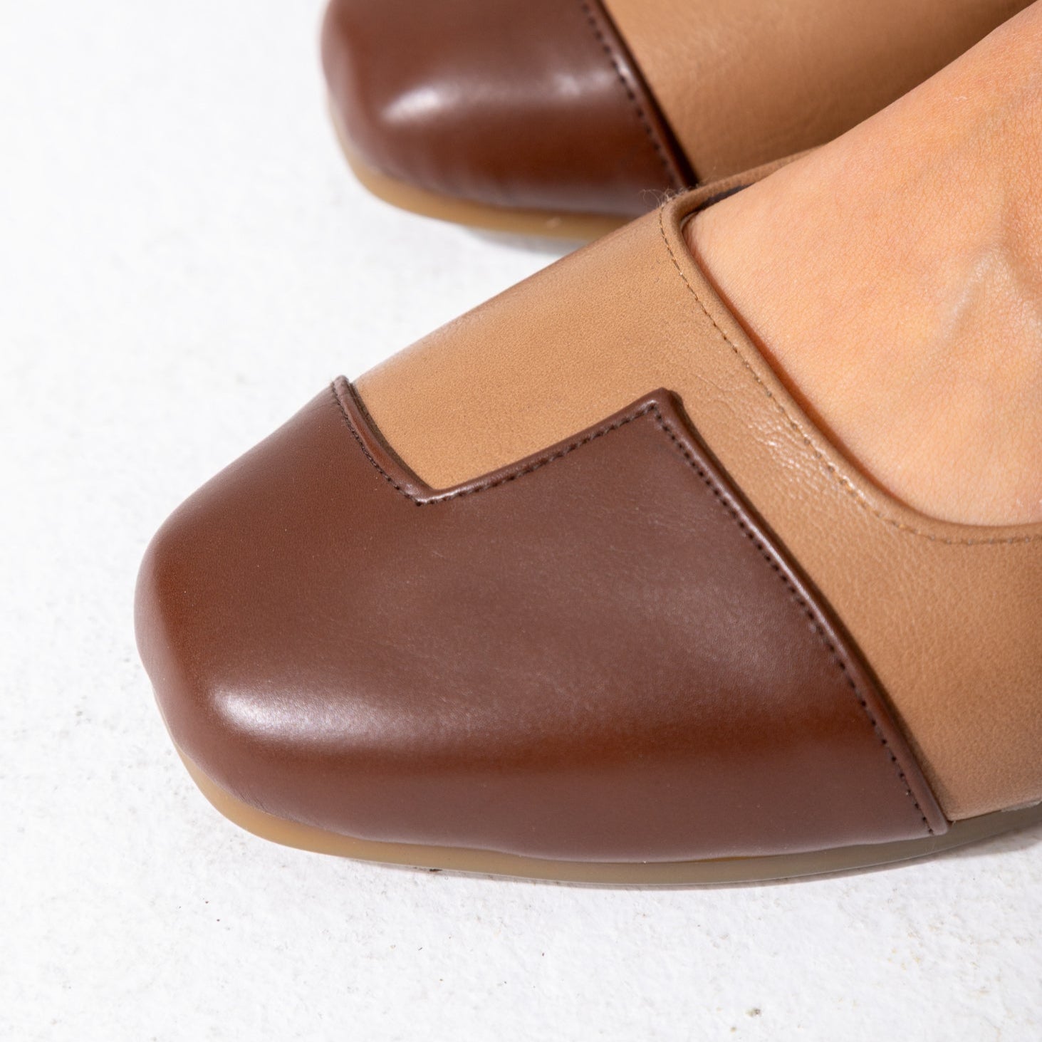 The Contrast Toe Flat-cafe