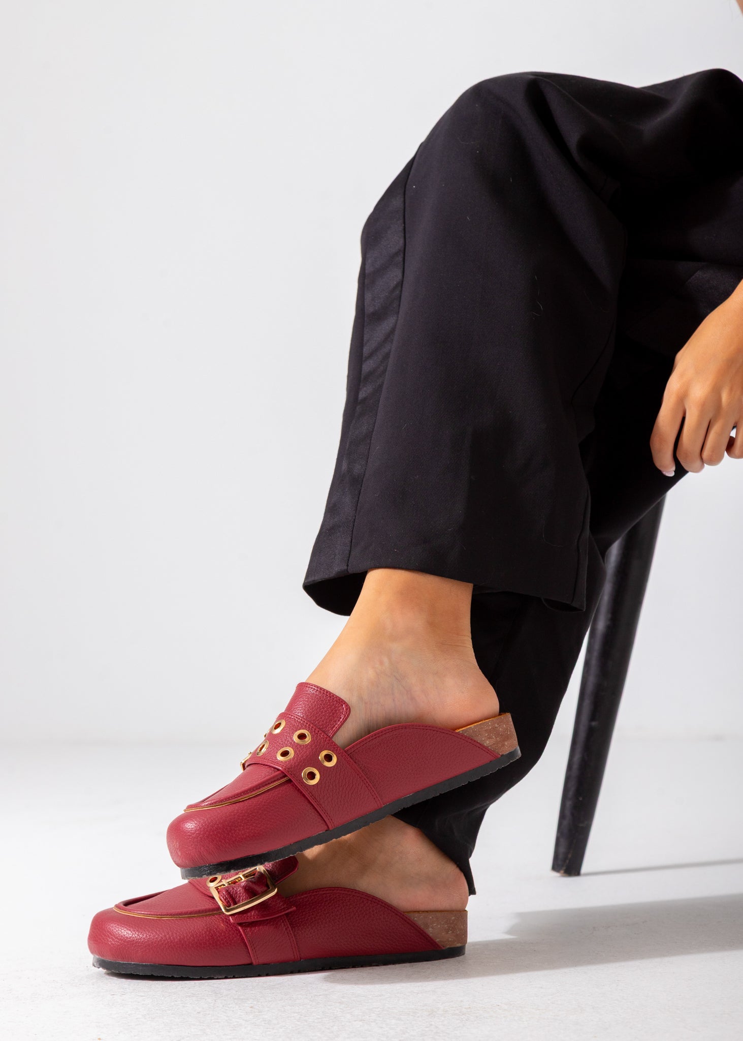 Metallic Studded Buckle Clogs-marron