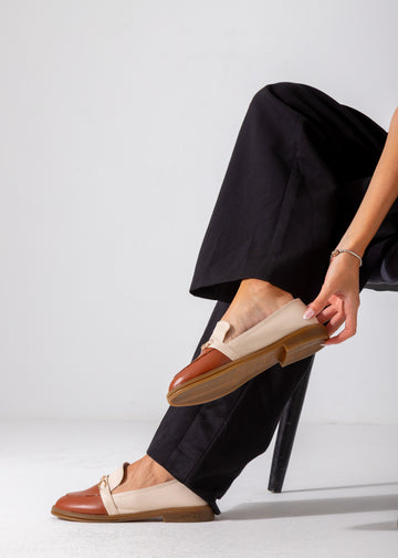 Two-Tone Horsebit Flat-beige