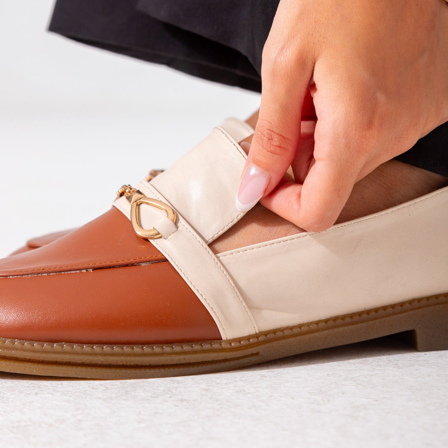 Two-Tone Horsebit Flat-beige