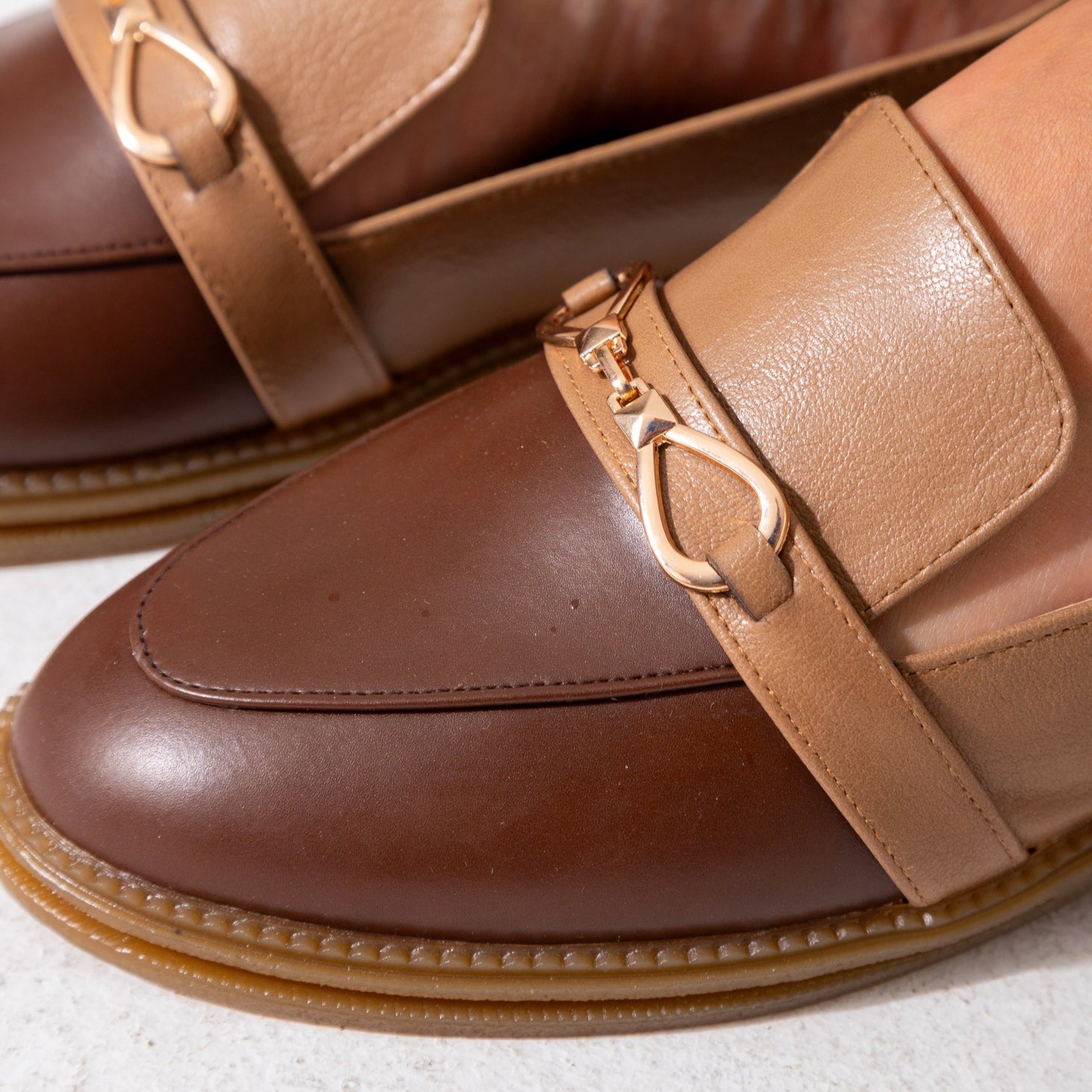 Two-Tone Horsebit Flat-cafe