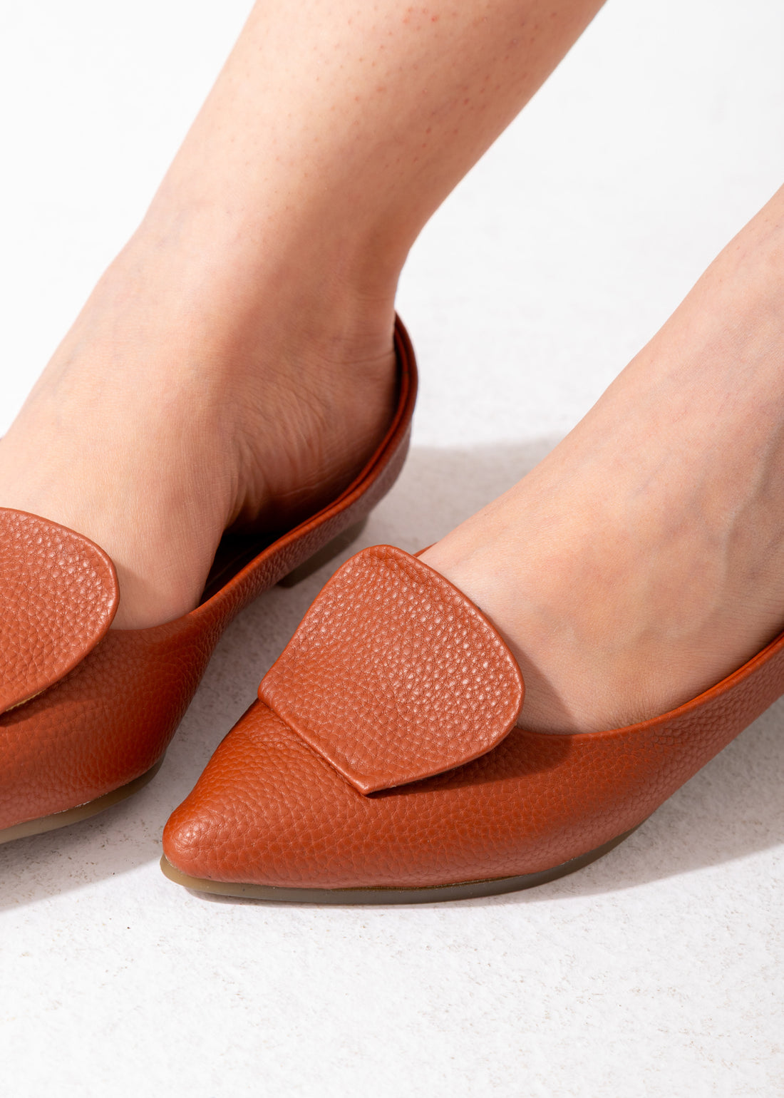 Metallic Pebble Flat-camel