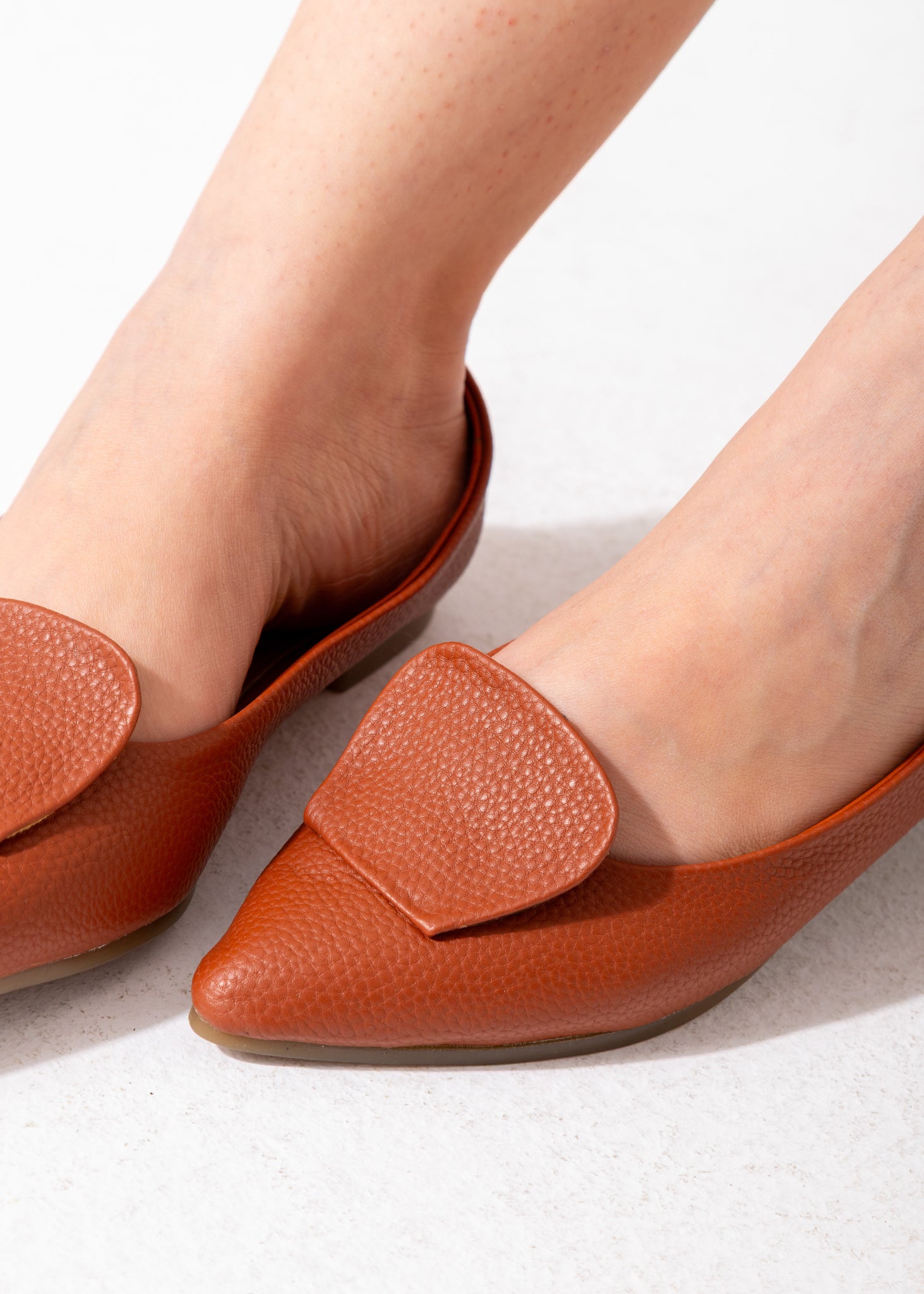 Metallic Pebble Flat-camel