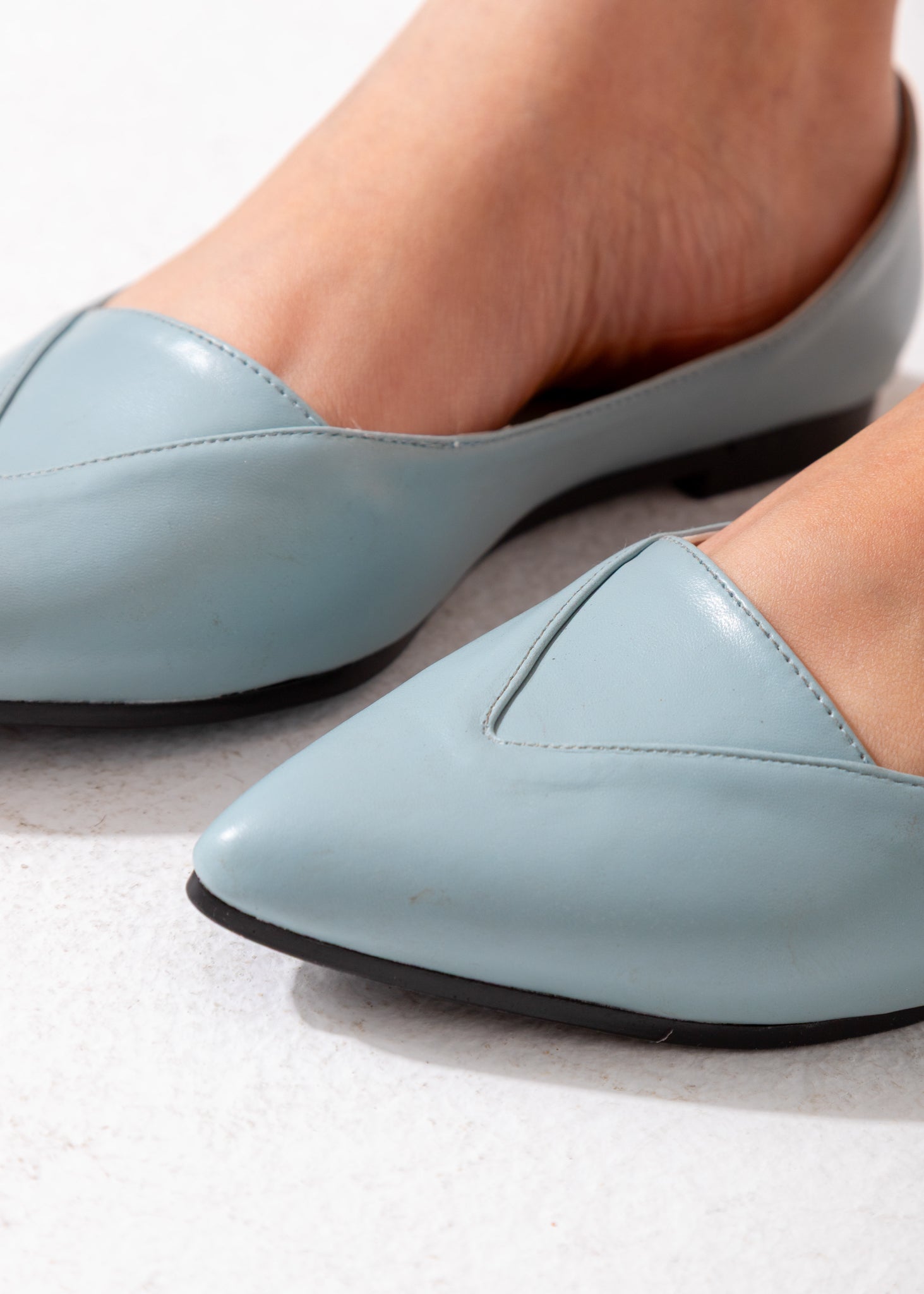 V-Cut Pointed Flat-baby blue