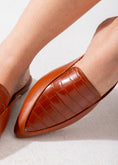Load image into Gallery viewer, Croc-Embossed Pointed Mule-camel
