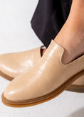 Load image into Gallery viewer, The Executive Flat-beige
