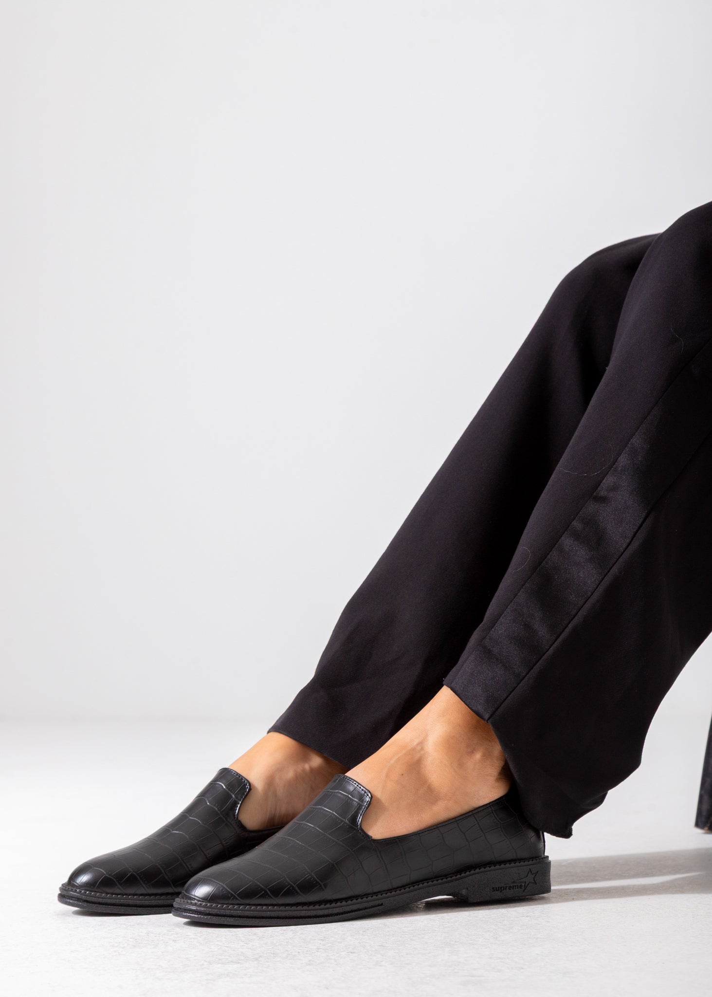 The Executive Flat-black