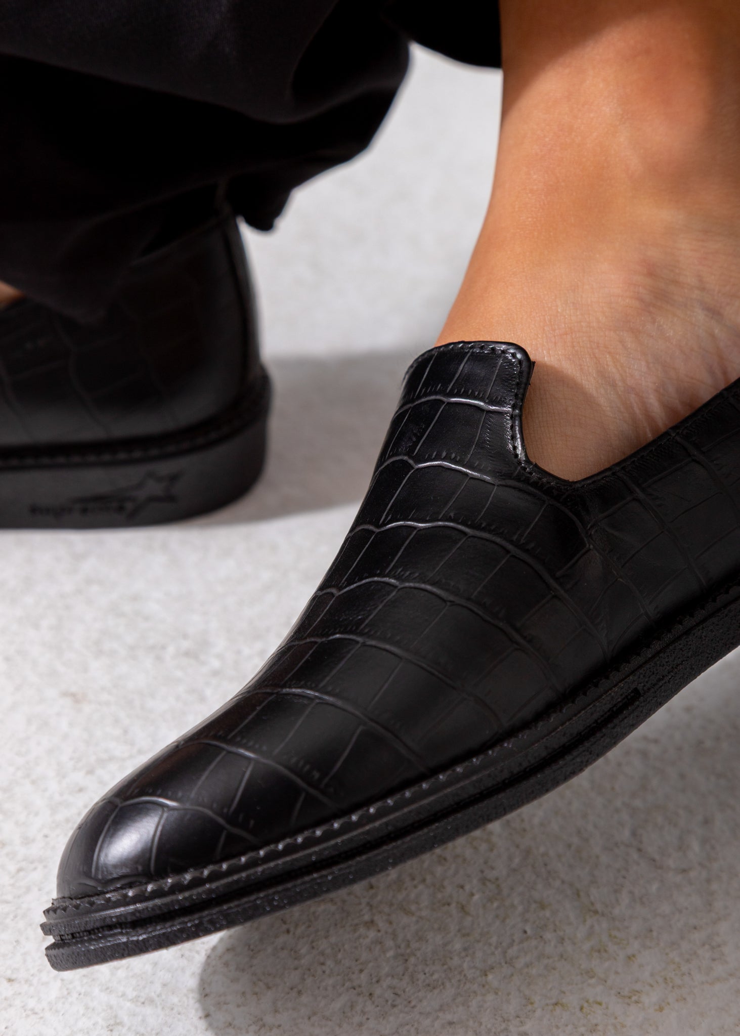 The Executive Flat-black