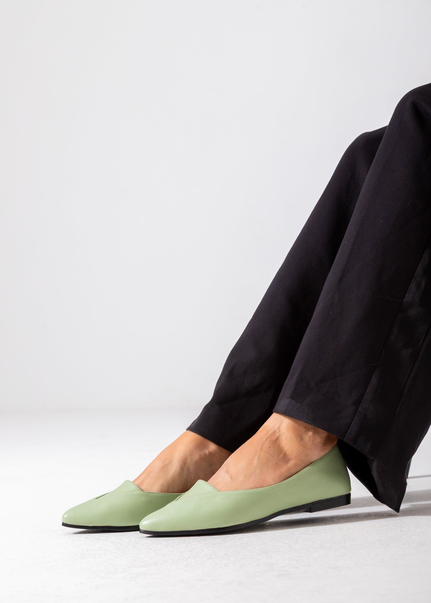 V-Cut Pointed Flat-mint green