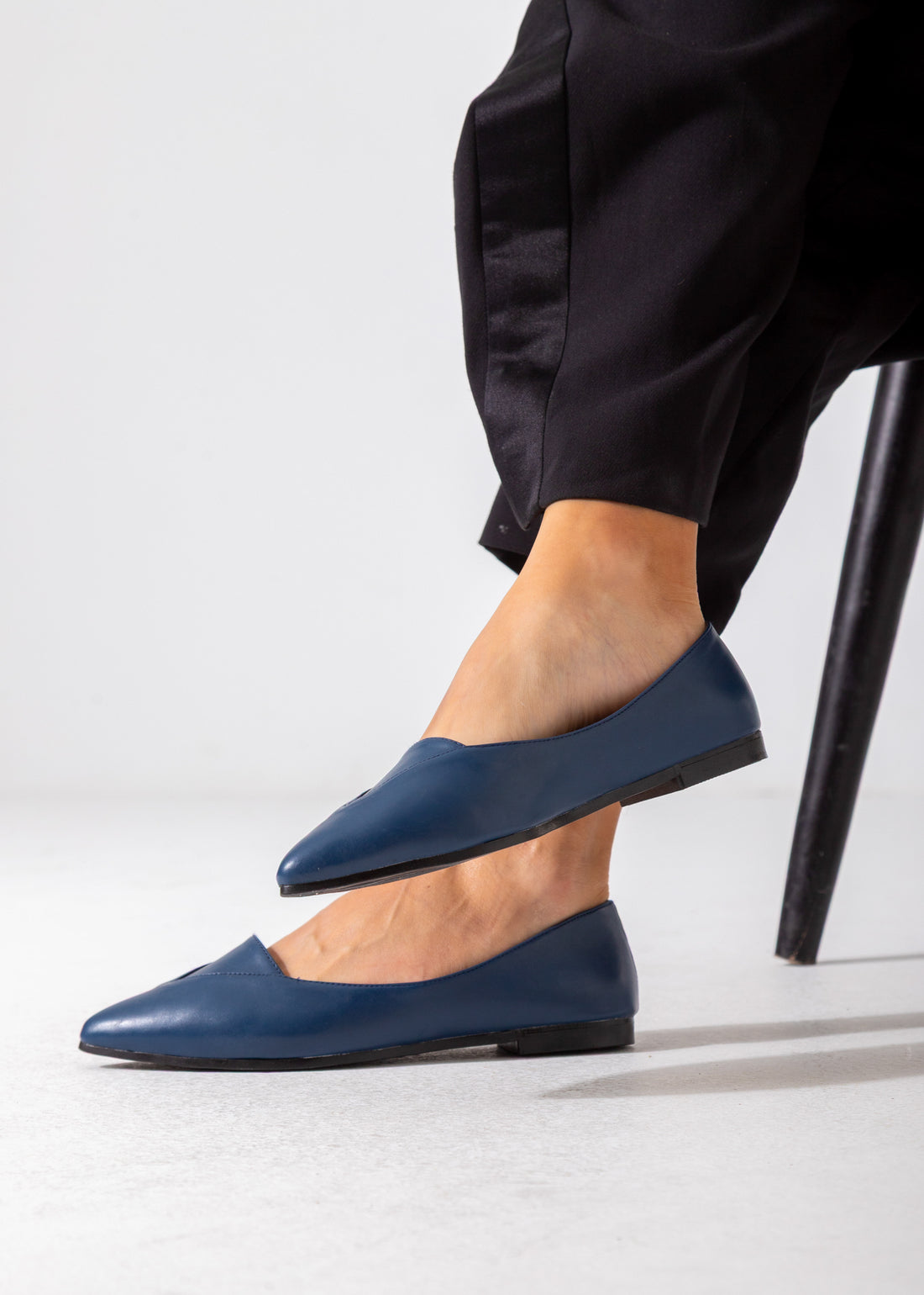 V-Cut Pointed Flat-dark blue