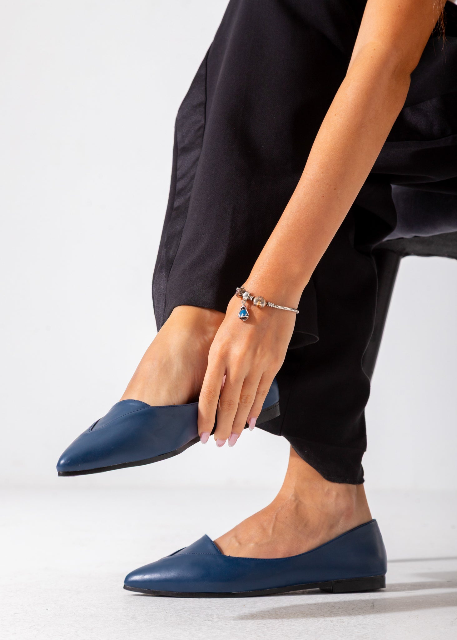V-Cut Pointed Flat-dark blue