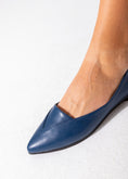 Load image into Gallery viewer, V-Cut Pointed Flat-dark blue
